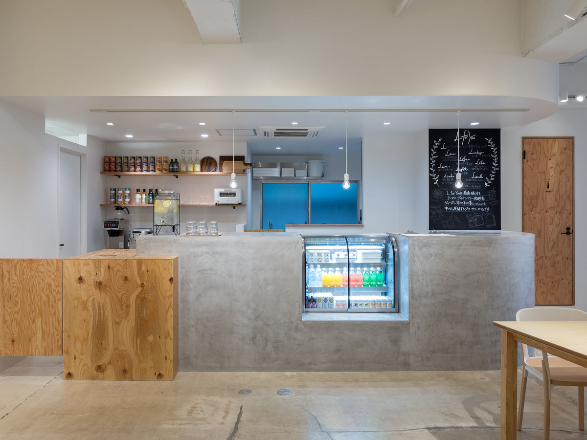 南青山の L for You 店内（グロッサリーコーナー）